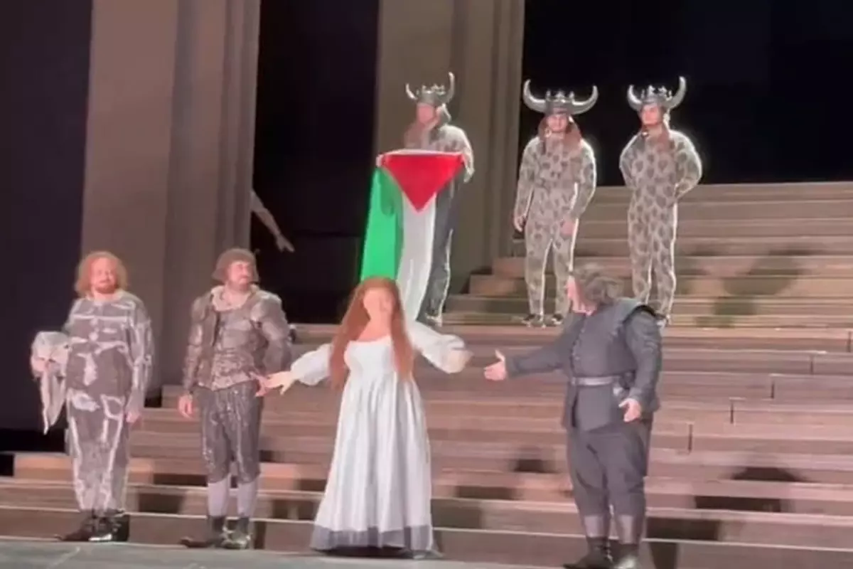Kraliyet Opera Salonu’nda Filistin Bayrağı Krizi
