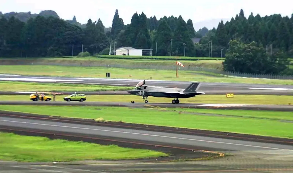 F-35B Uçağı Acil İniş Yaptı