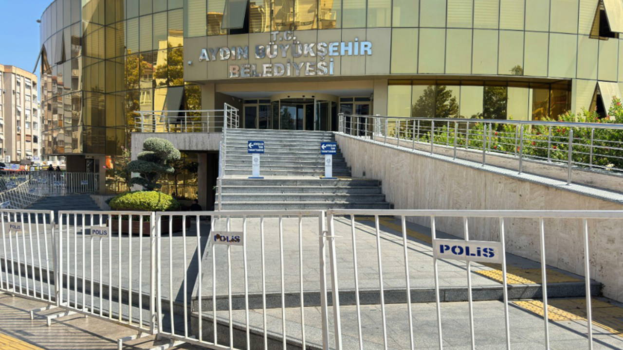 aydin buyuksehir meclisi toplantisi oncesi bariyerli guvenlik onlemi zKhbiKRb