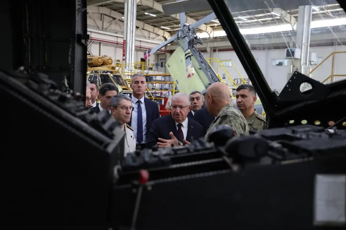 bakan guler ana bakim fabrikasini ziyaret etti WmZJXQ6h