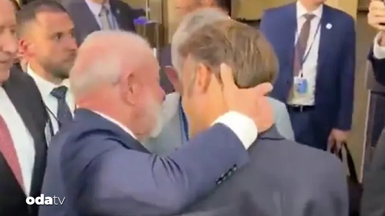 bmde tuhaf goruntu macrona el ense cekti njuBfUsW