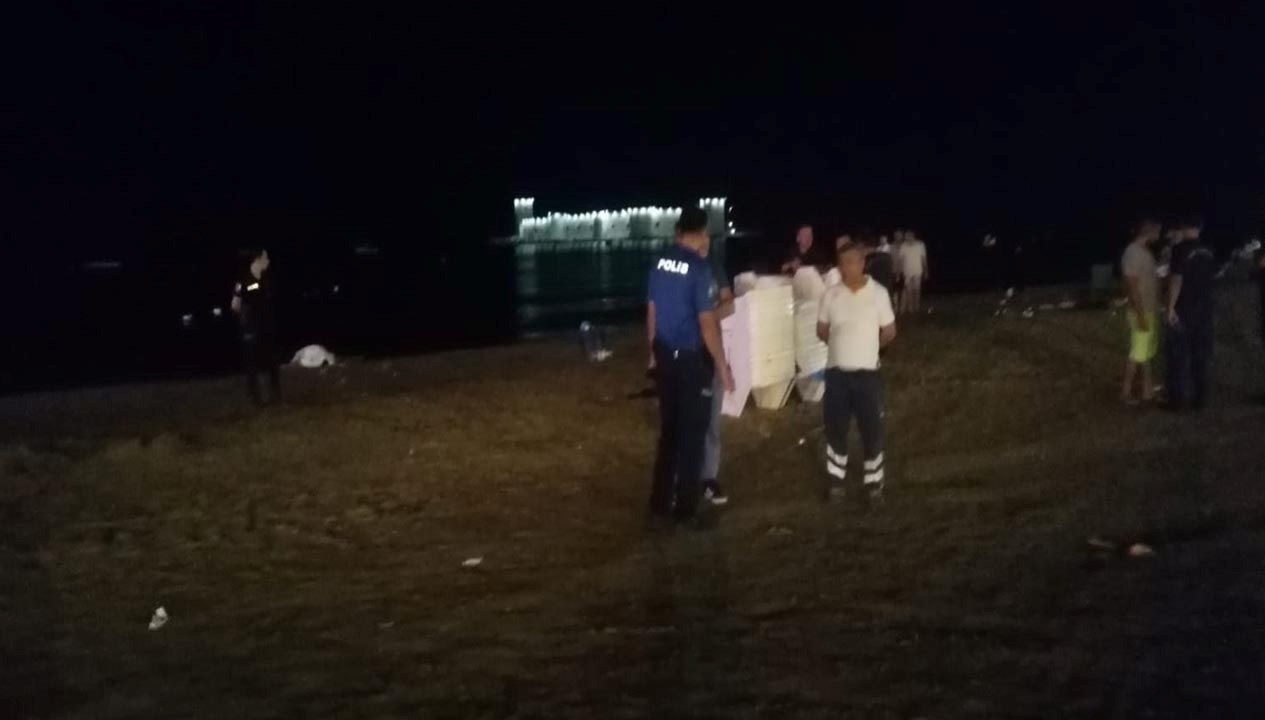 gece yarisi denize girdi boguldu KpB38vW6