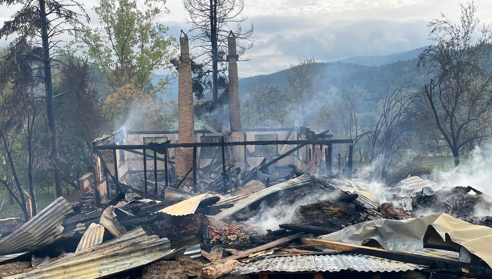 alevlere teslim olan ahsap ev kule dondu evbeg7Rp