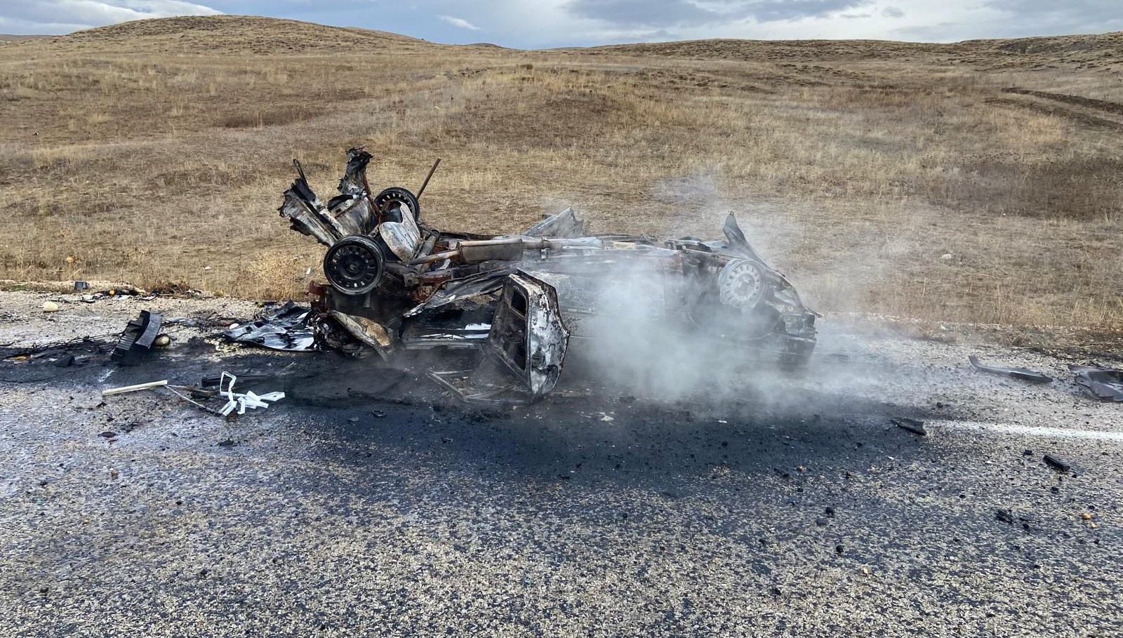 bayburtta otomobil sarampole devrildi bir can kaybi var JjPWgaL6