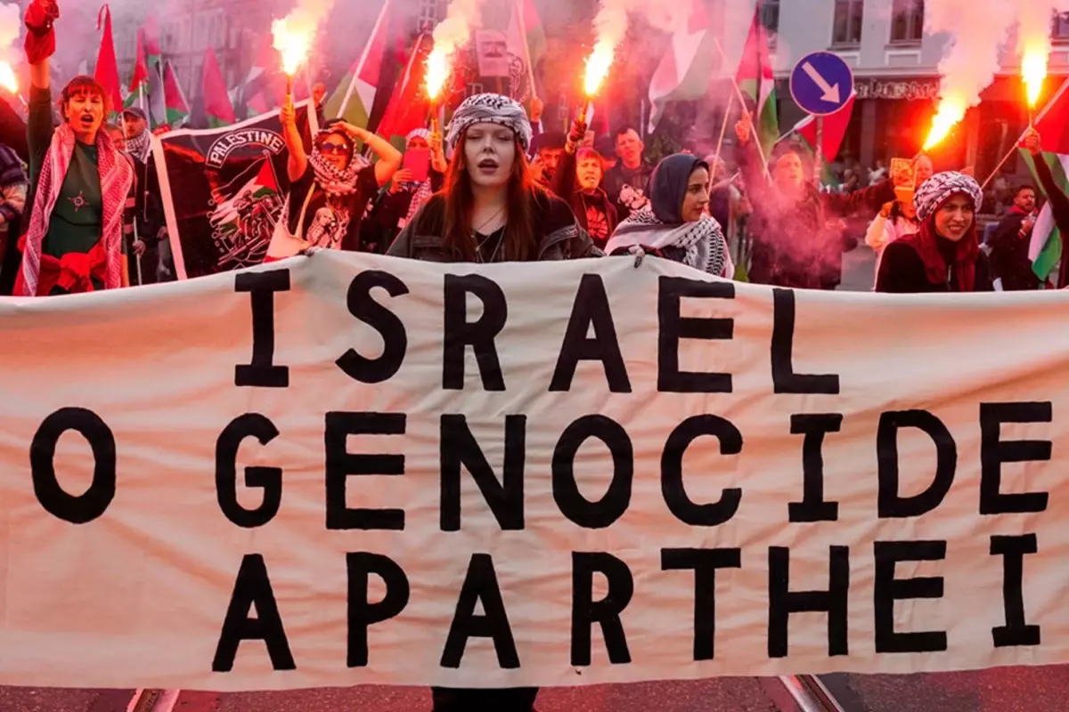 binler sokaga indi norvecten israil maci oncesi filistine destek yuruyusu 7FHnZqTi