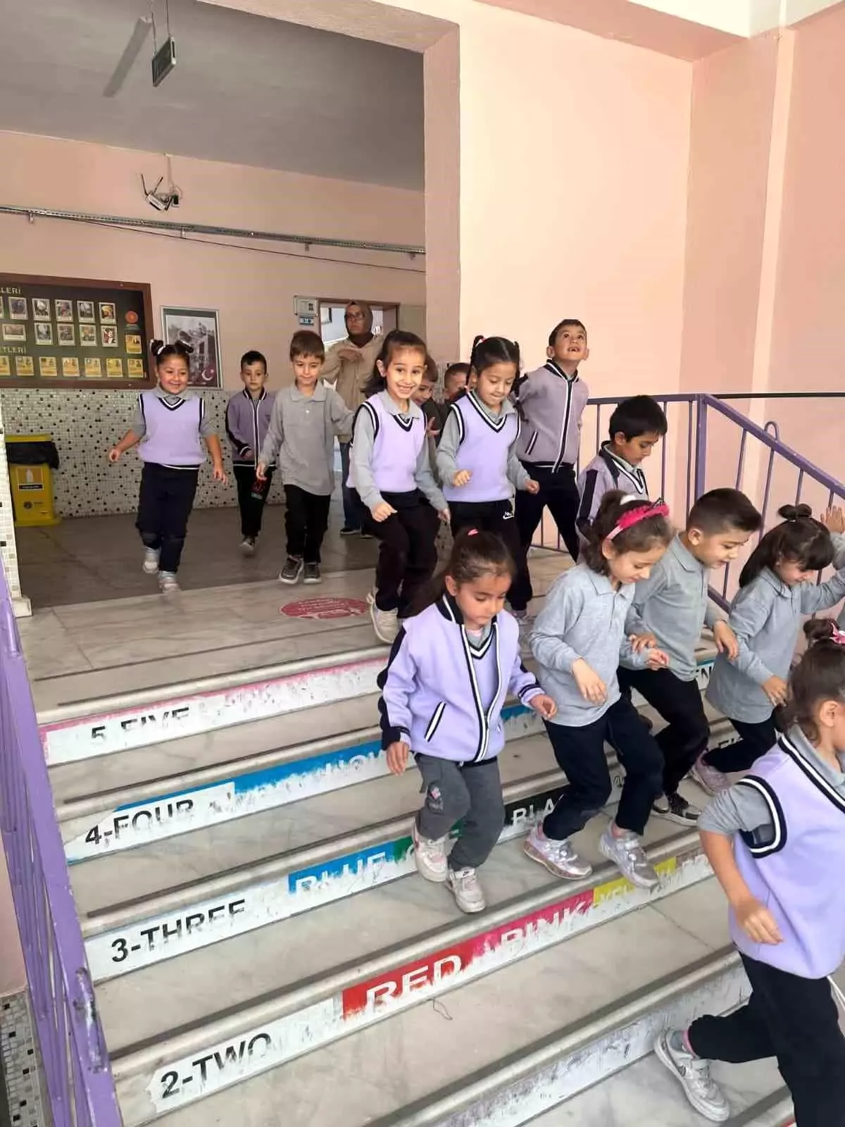 cumhuriyet ilkokulunda afet tatbikati gerceklestirildi avJDqHLL.jpg