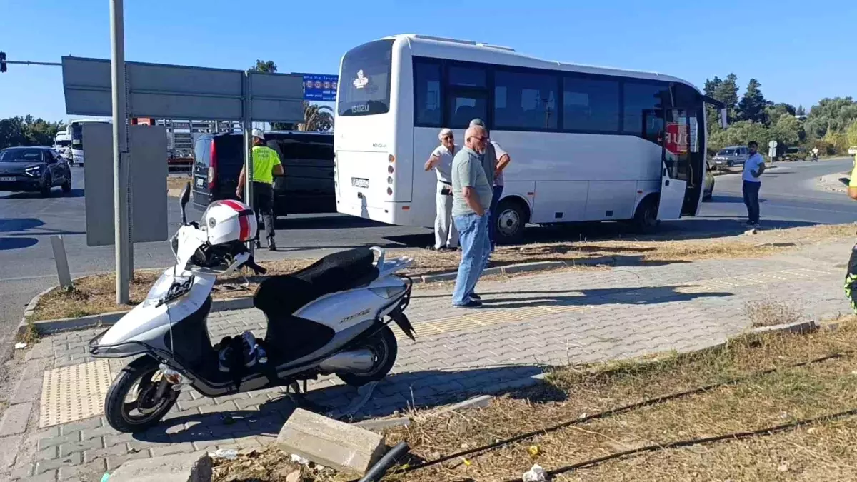 manavgatta motosiklet ile otel servis midibusu carpisti 1 yarali r8JsREqR