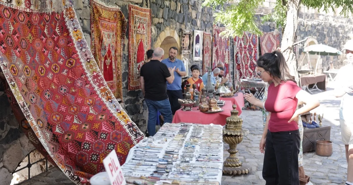 nevsehirde antika ve koleksiyon meraklilari tarihin merkezinde bulusuyor DFi2HS3n.webp