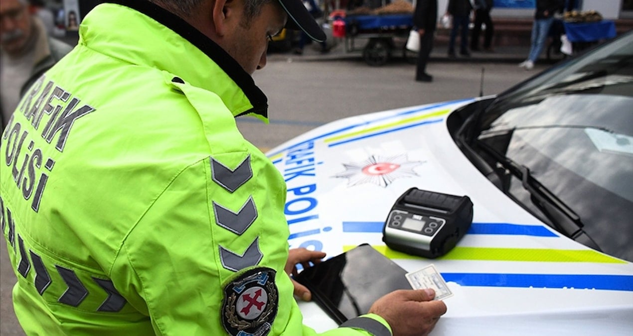 15 bin lira odemeden trafige cikan yandi hem para hem de trafikten men cezasi uygulanacak Hf3ujHyK.jpg