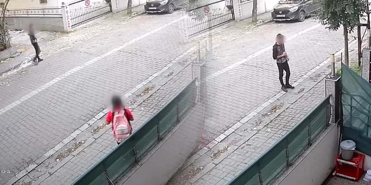 avcilarda tuyler urperten olay okul servisini bekleyen cocugu takip etti annesi gelince kacti vgleO3yX.jpg