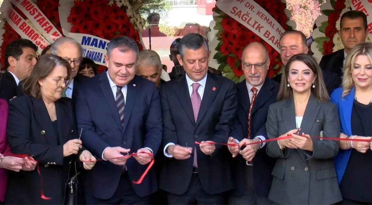 ozgur ozel eczacilik muzesinin acilisini yapti qbCJSn4U.jpg