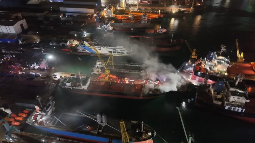 İstanbul’da 120 metrelik gemide yangın
