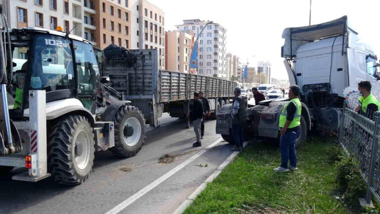 dev-cekici-refuje-cikti-yol-felc-oldu-kMUkdnGg