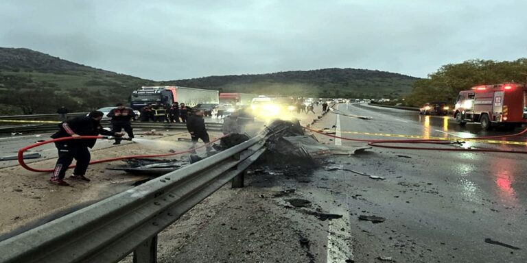 bariyerlere-carpan-otomobil-alev-aldi-1-olu-iISapMrM