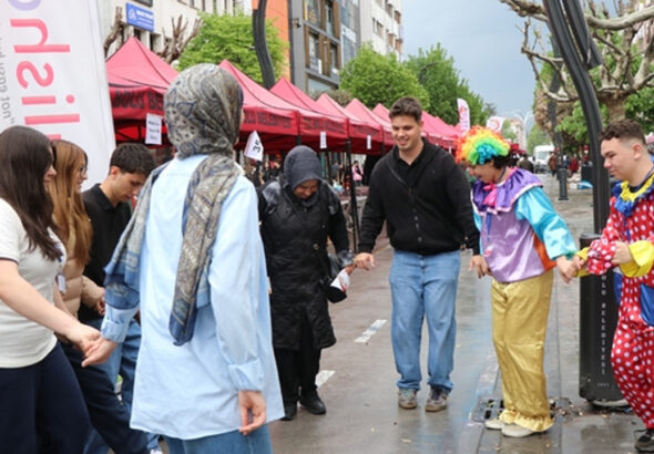 boluda-saganak-ve-dolu-sonrasi-cadde-ortasinda-halay-cnnBEeZ8