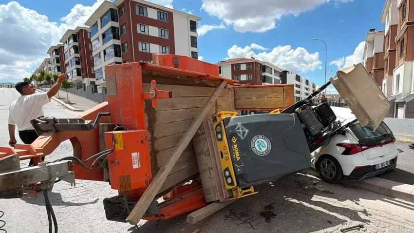 27 tonluk silindir yuklu romork surucu kursu aracina carpti 2 yarali EO1S4GBD